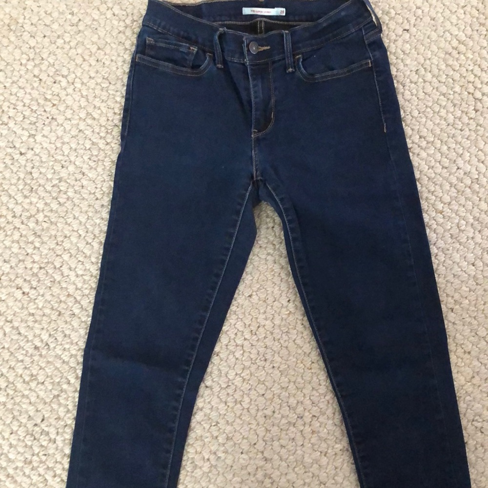 Levi’s straight skinny dark wash
